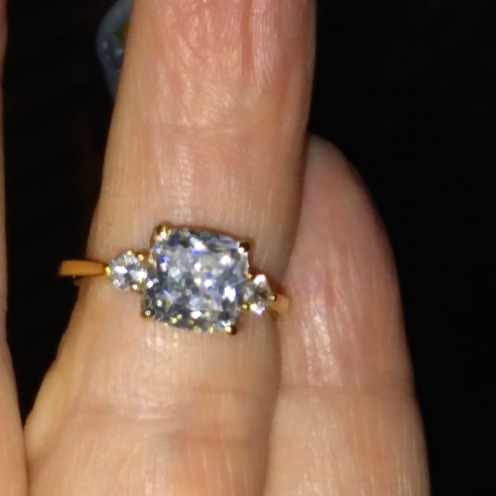 Beautiful 10k yellow gold Topaz ring.